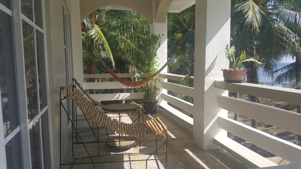 Lanas Beach Resort Romblon Island Habitación foto