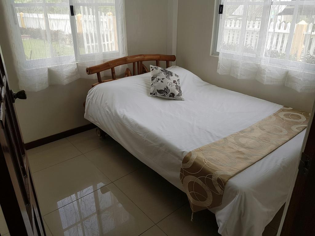 Lanas Beach Resort Romblon Island Habitación foto
